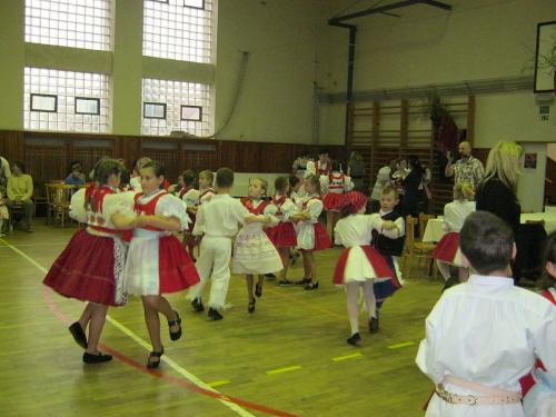 Dětský krojový ples - Vracov 06. 04. 2012