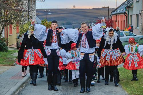 Slovácké hody s věncem a káčery